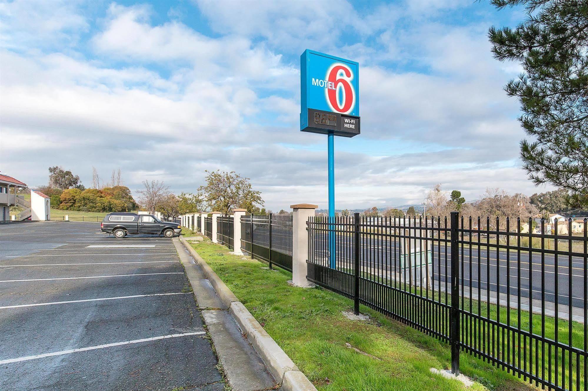 Motel 6 Vallejo - Maritime North Экстерьер фото