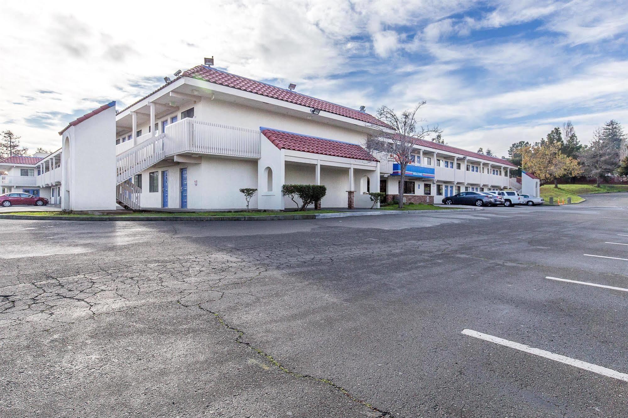 Motel 6 Vallejo - Maritime North Экстерьер фото