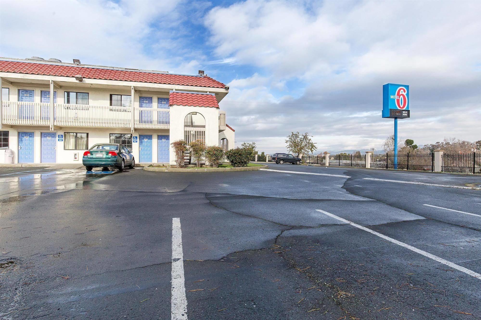 Motel 6 Vallejo - Maritime North Экстерьер фото