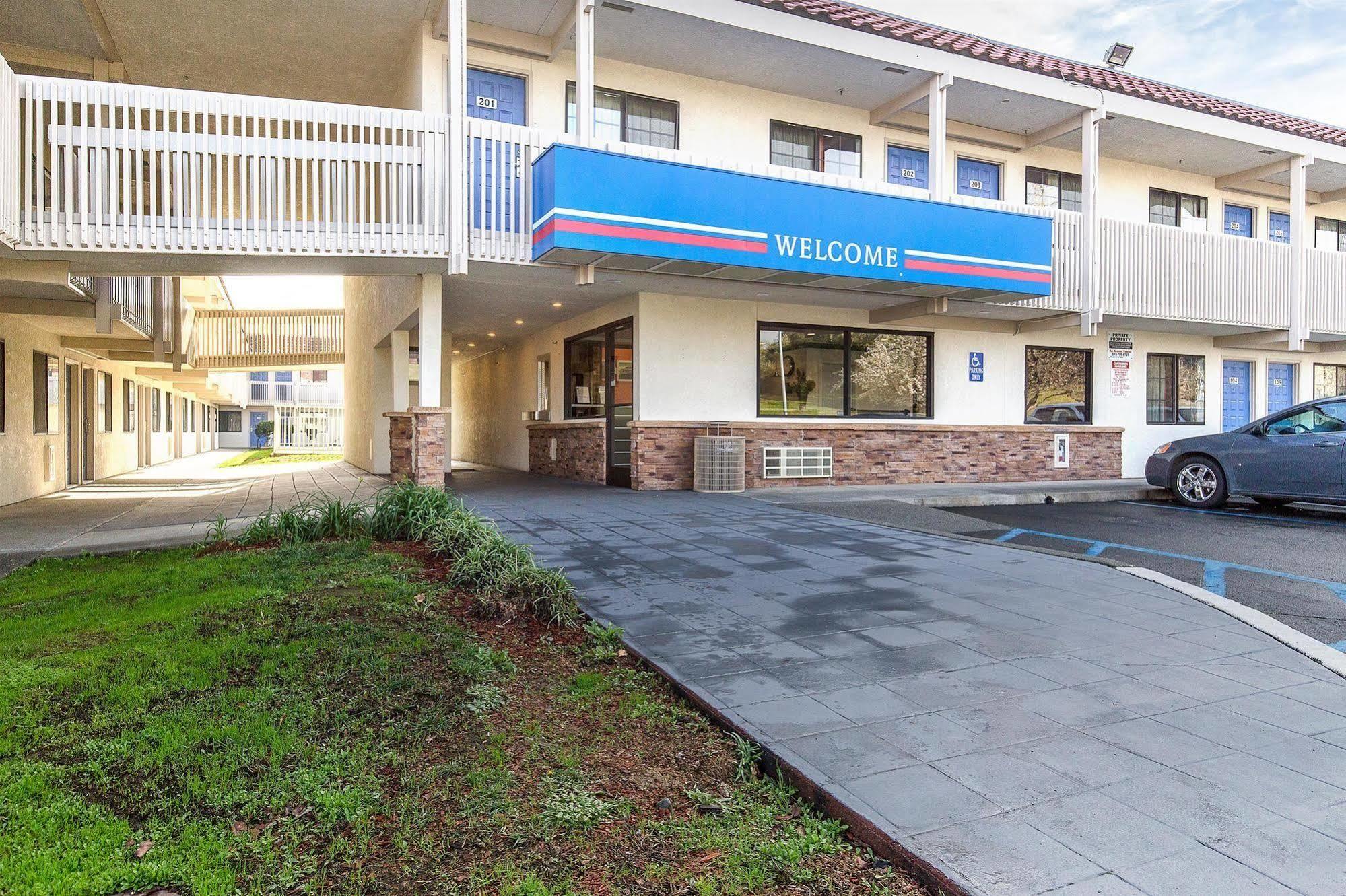 Motel 6 Vallejo - Maritime North Экстерьер фото