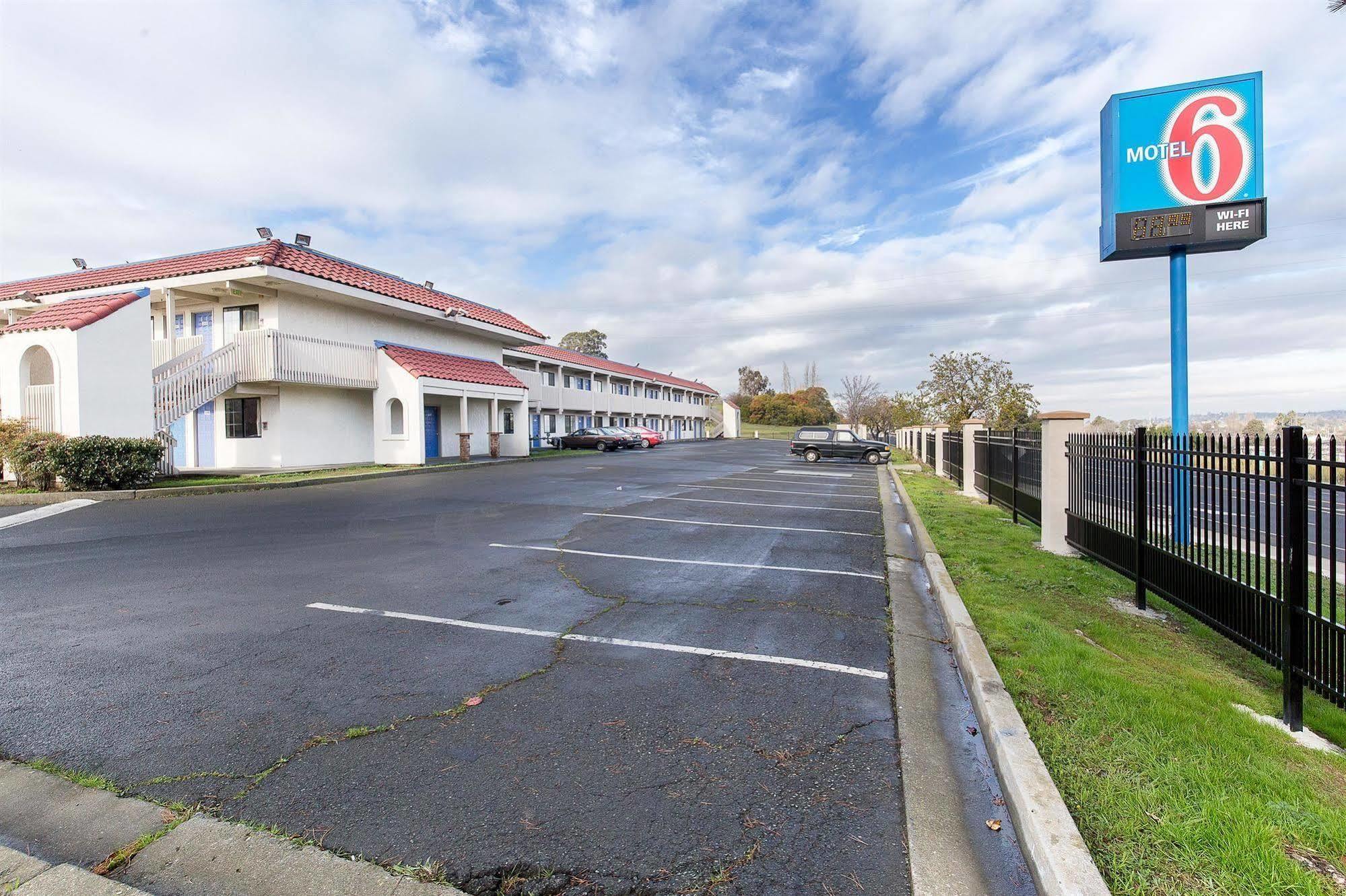 Motel 6 Vallejo - Maritime North Экстерьер фото