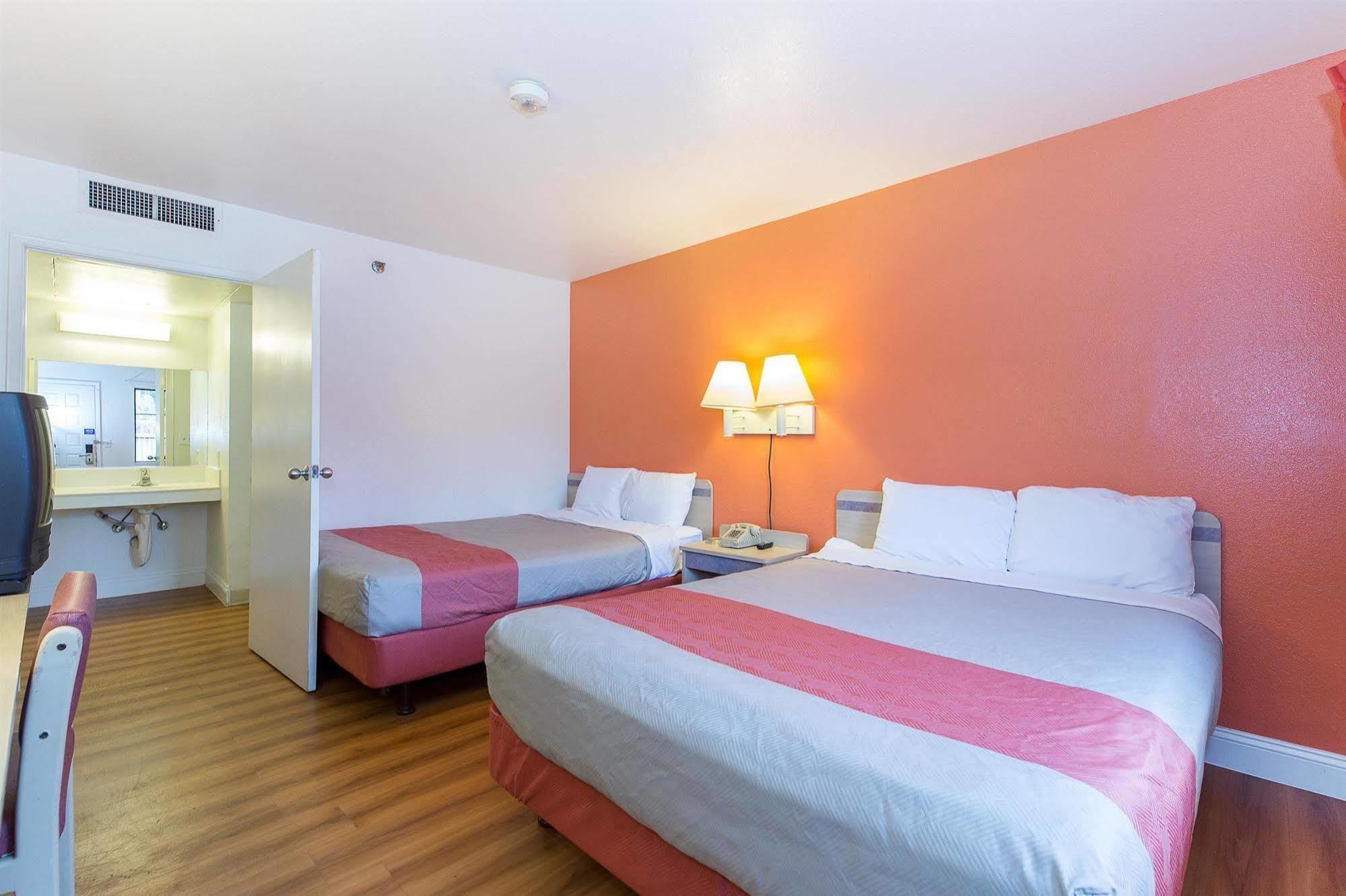 Motel 6 Vallejo - Maritime North Экстерьер фото