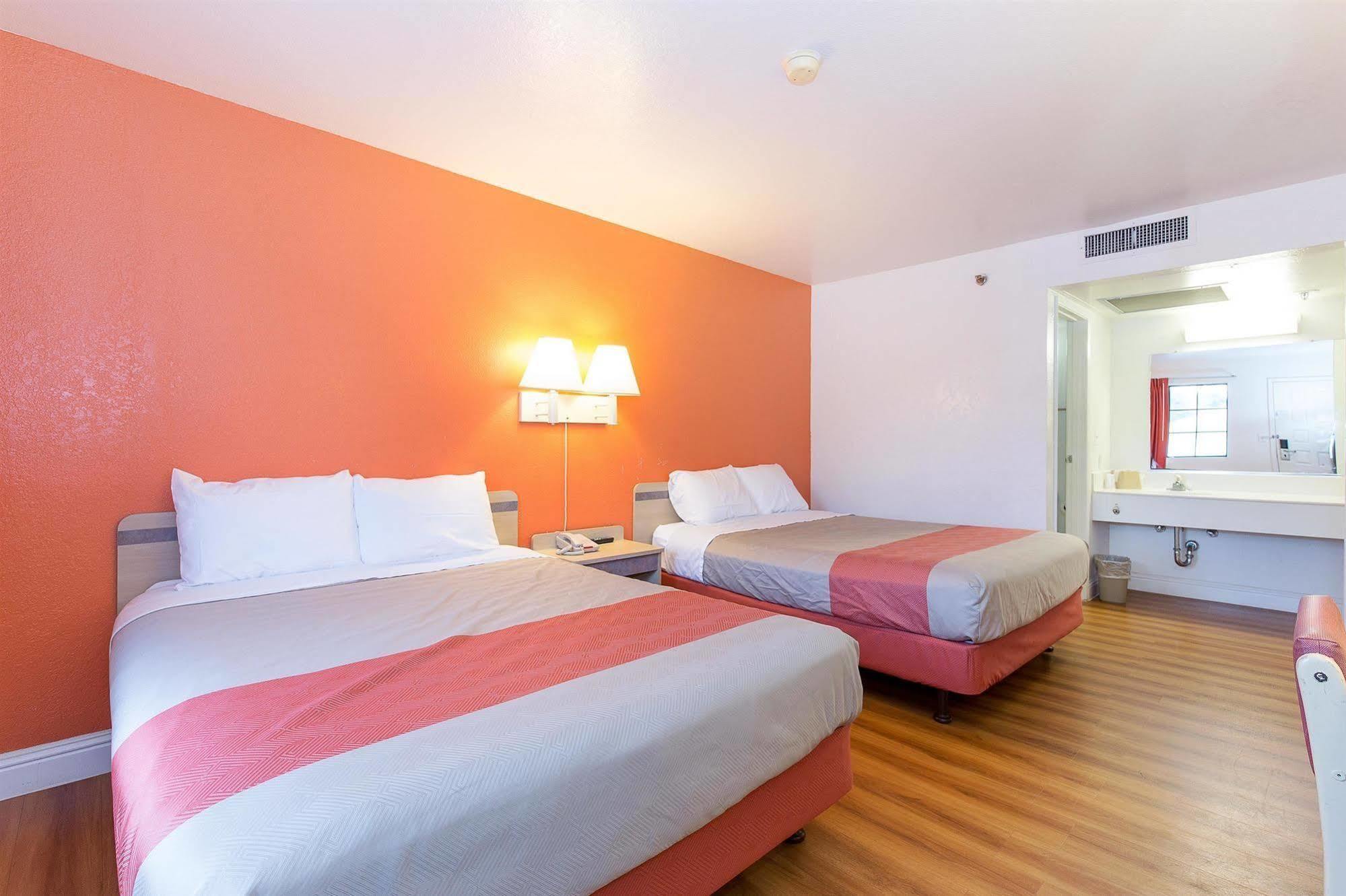 Motel 6 Vallejo - Maritime North Экстерьер фото