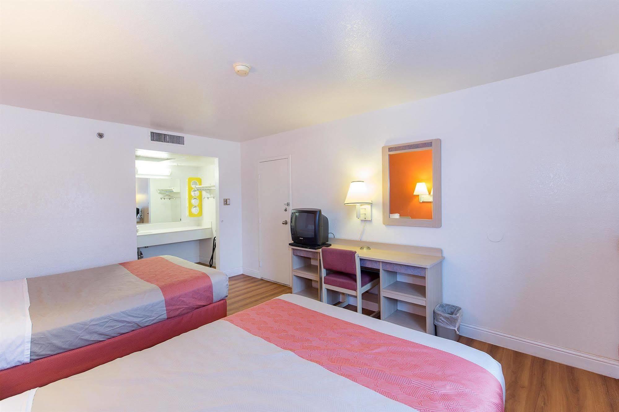 Motel 6 Vallejo - Maritime North Экстерьер фото